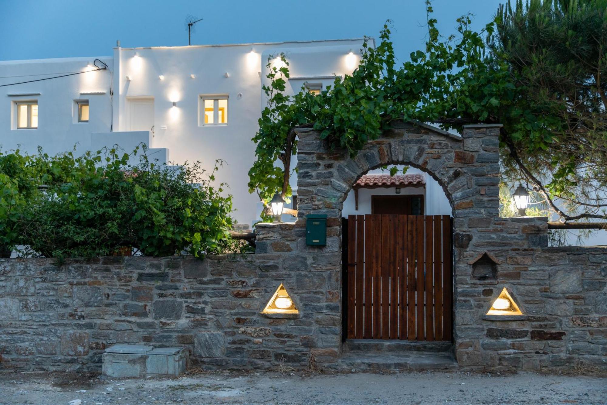 Ninemia Naxos